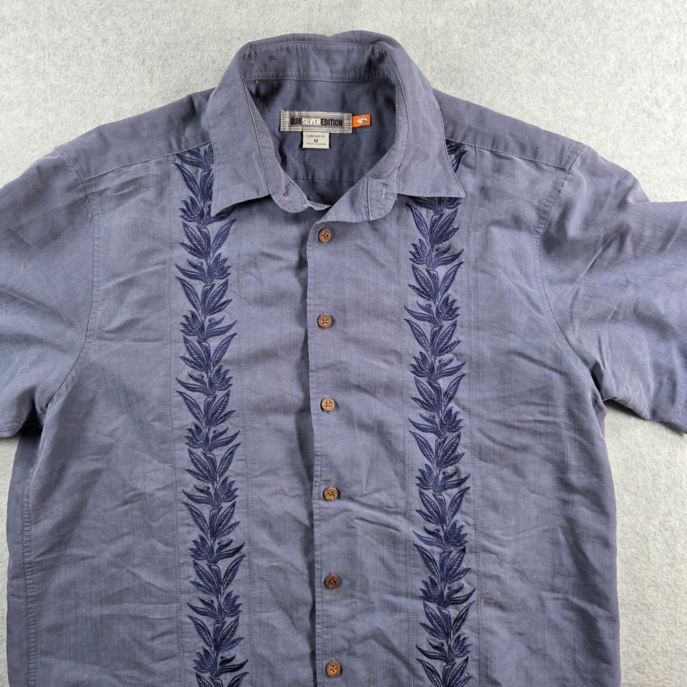 Quiksilver Edition Button Down Men Medium Blue Embroidered Tropical Short Sleeve